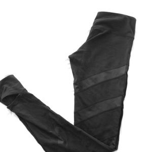 Lululemon Ribbon Stirrup leggings